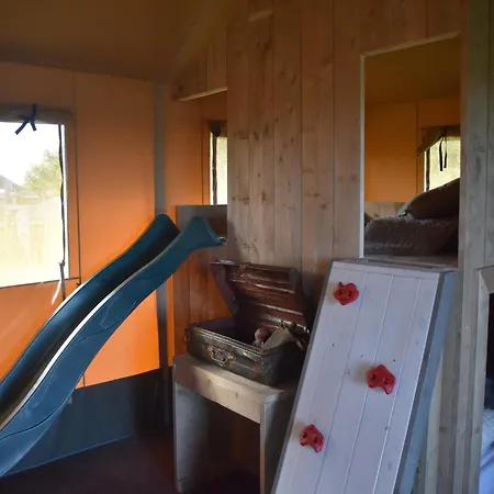 Kidz In Zon Zee With Play Area *